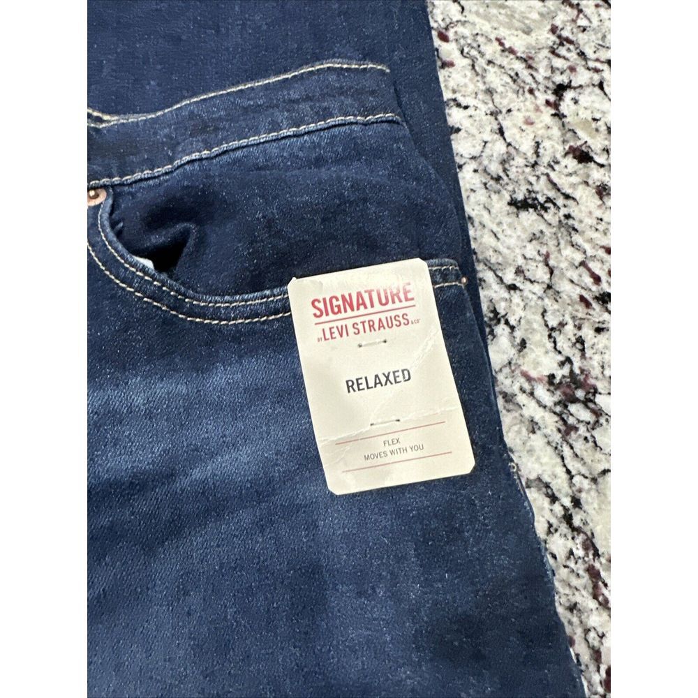 New With Tag Levi Signature Relaxed Fit Jeans Men's Size 42 x 30 Dark Blue Wash - Picture 5 of 11